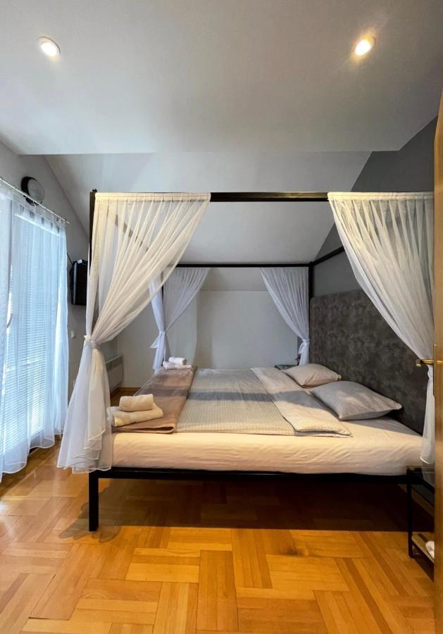 Town Hostel Печ Екстер'єр фото