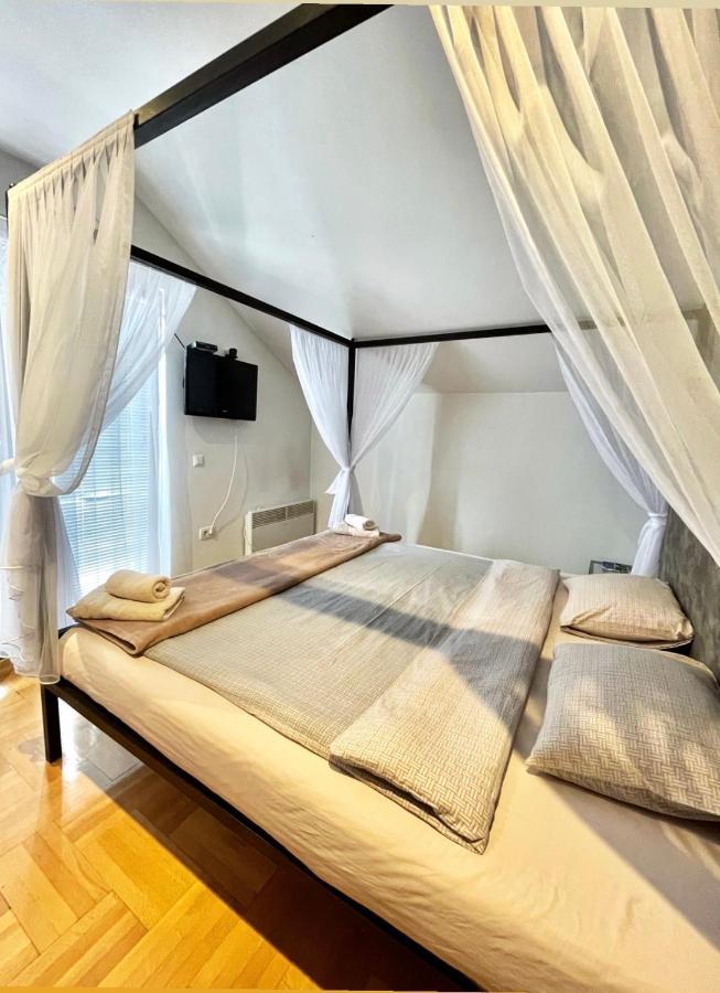Town Hostel Печ Екстер'єр фото
