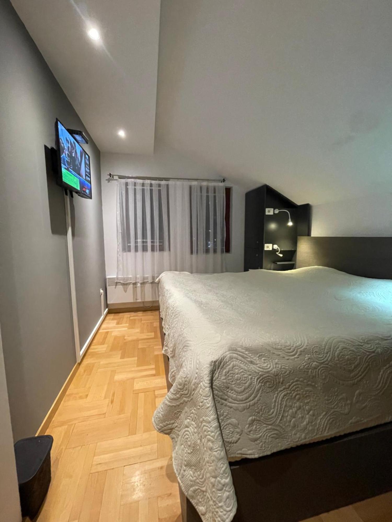 Town Hostel Печ Екстер'єр фото